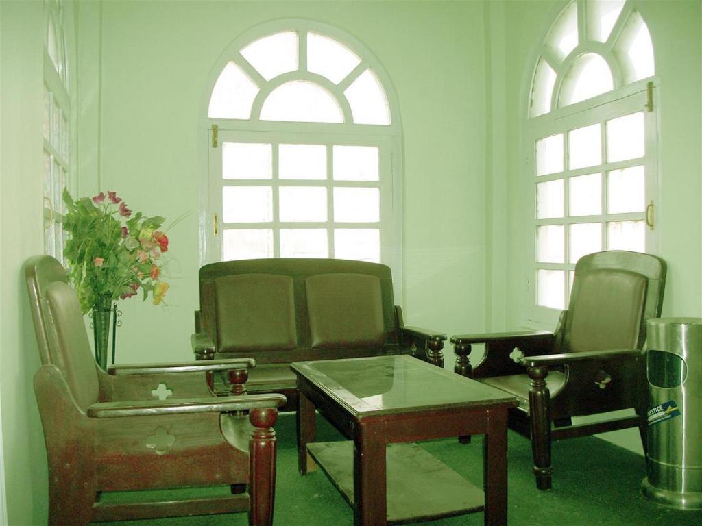 Hotel Dewanekhas 锡卡都 外观 照片